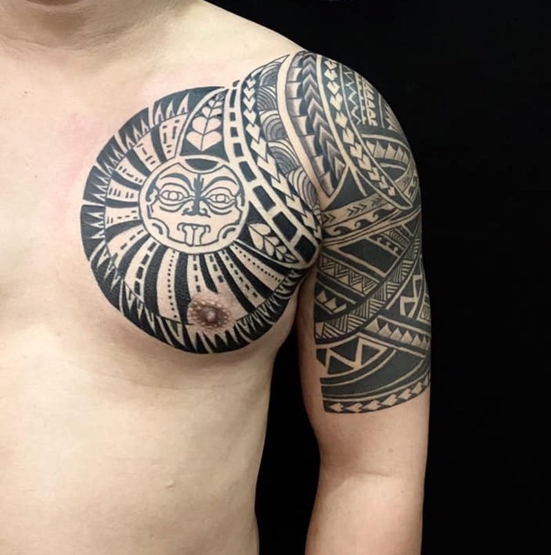 hình xăm maori bắp tay 4