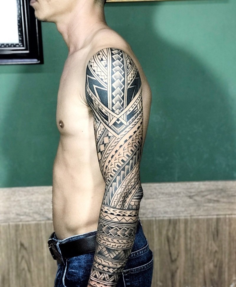 hình xăm maori bắp tay 6