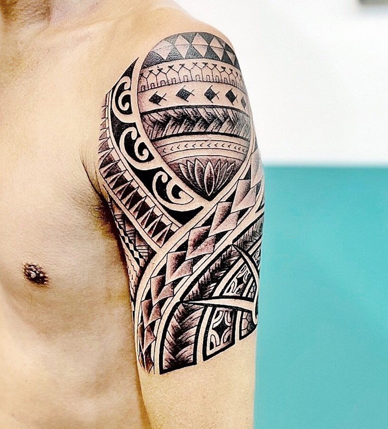 hình xăm maori bắp tay 7