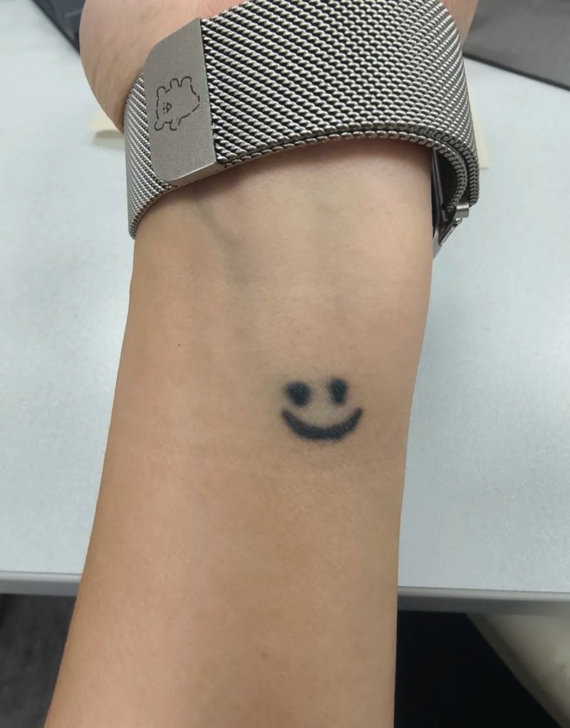 hình xăm mặt cười 37