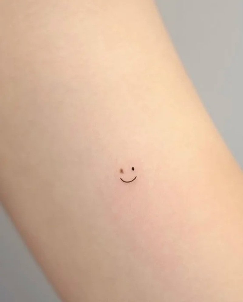 hình xăm mặt cười 4