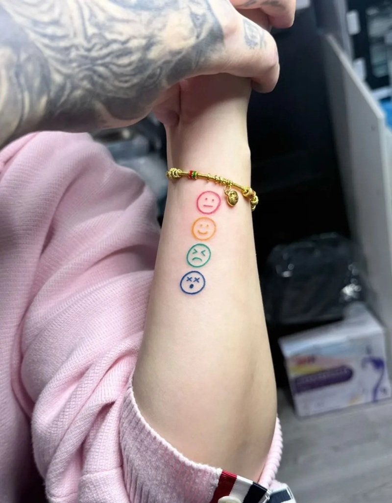 hình xăm mặt cười 8