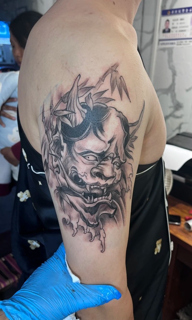 hình xăm mặt quỷ dữ 16