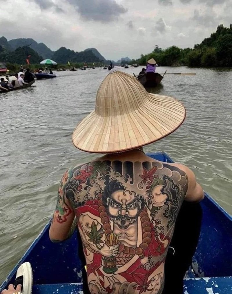 hình xăm mặt quỷ dữ 23