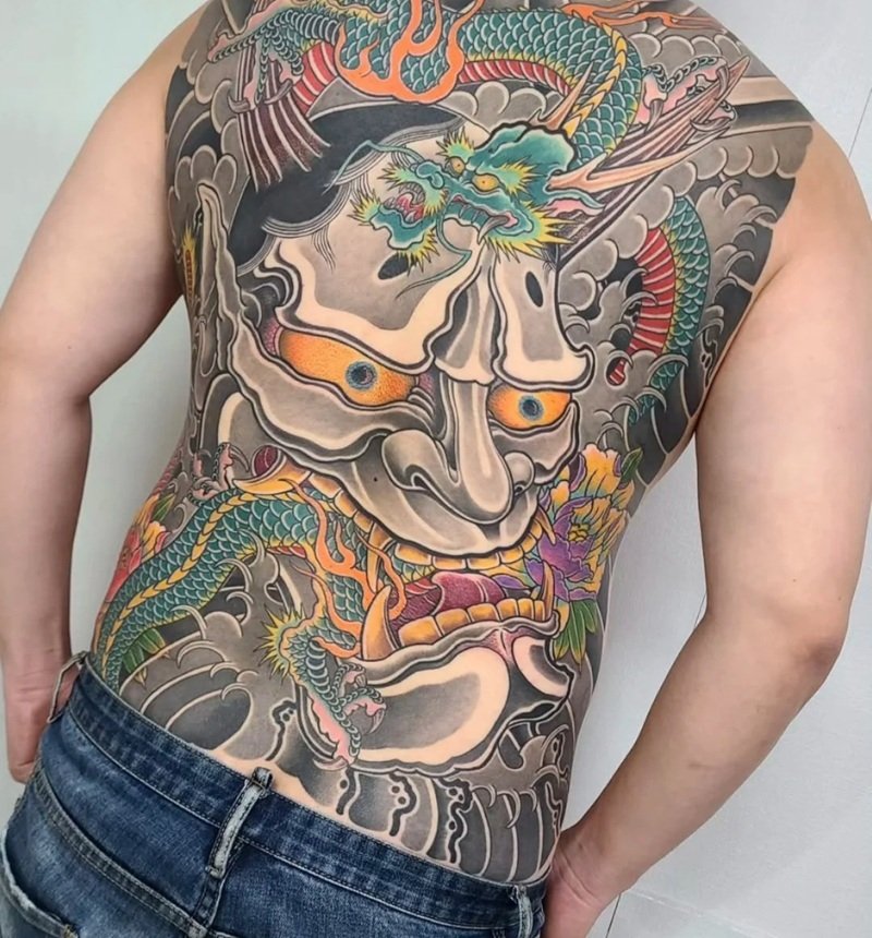 hình xăm mặt quỷ dữ 26