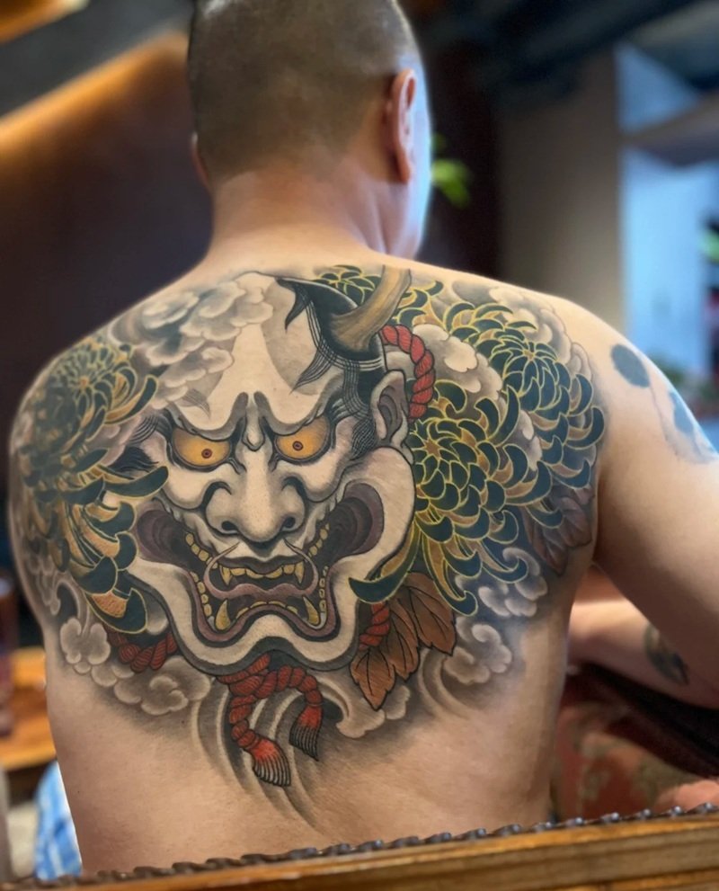 hình xăm mặt quỷ dữ 38