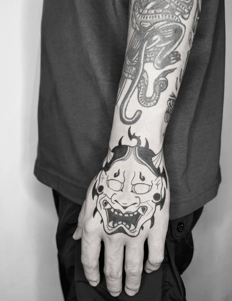 hình xăm mặt quỷ dữ 4