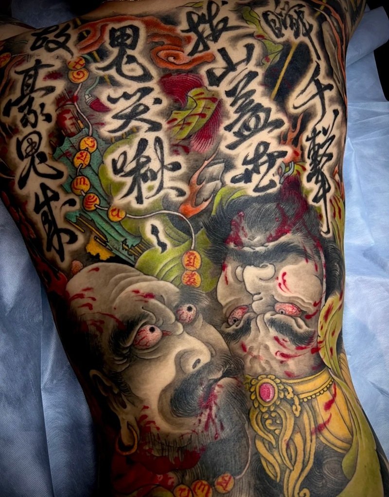 hình xăm mặt quỷ dữ 9