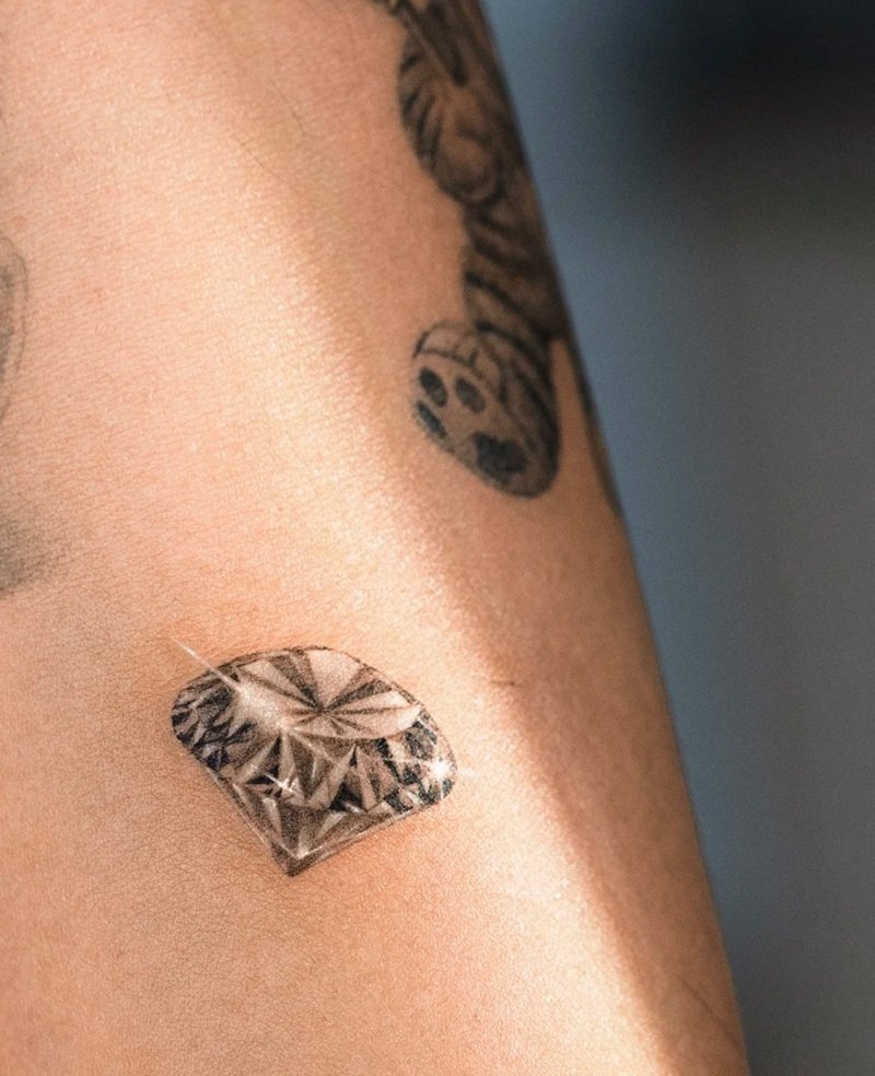 hình xăm mệnh kim 34