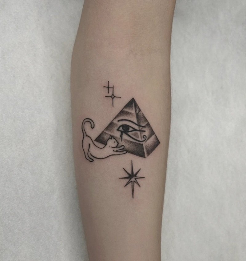 hình xăm mệnh thổ 32