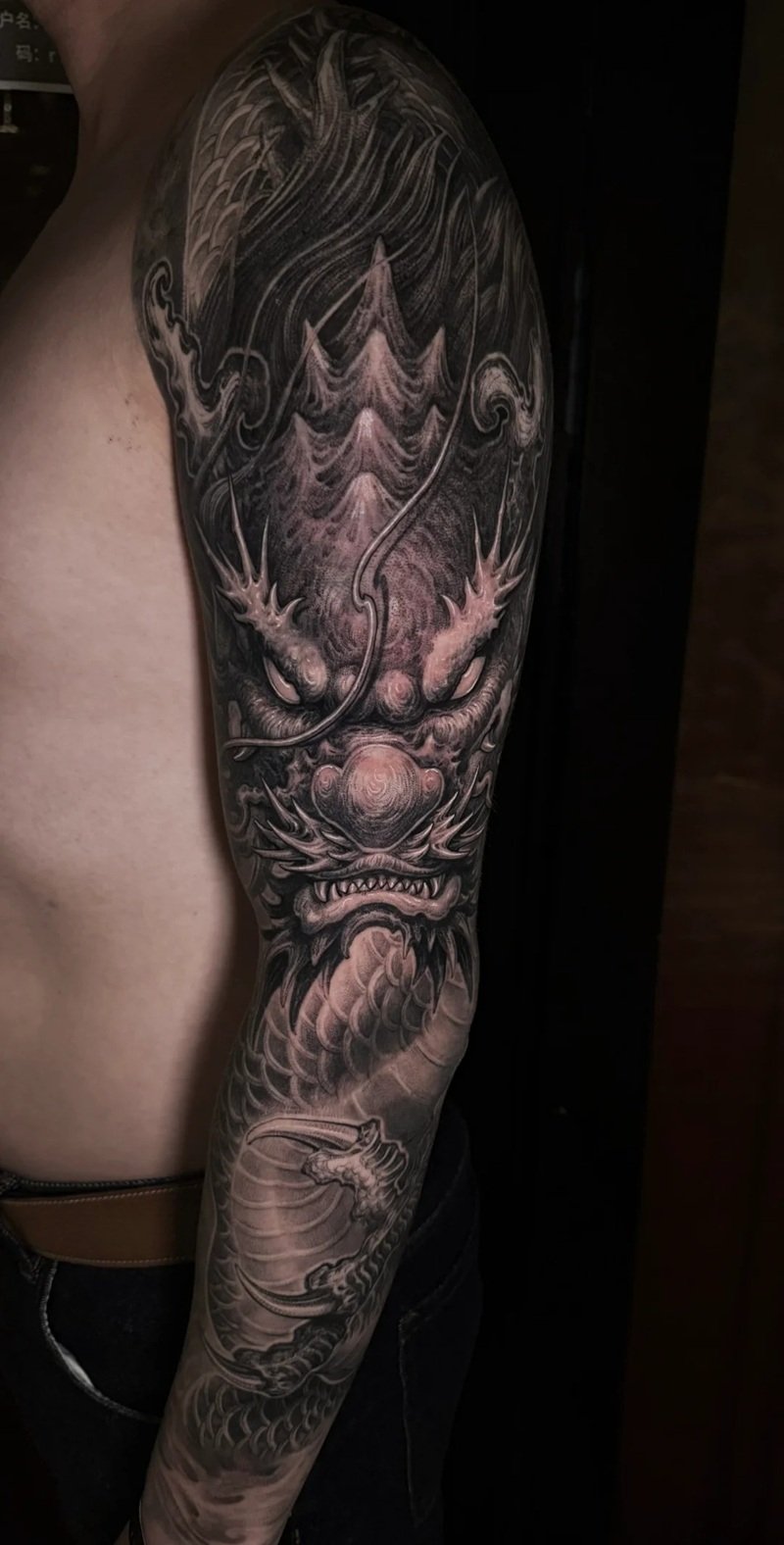 hình xăm mệnh thổ 33