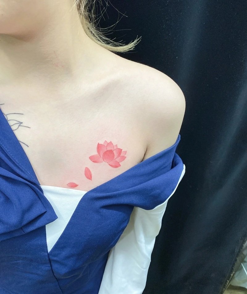 hình xăm ngực nữ 13