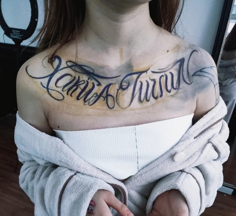 hình xăm ngực nữ 16