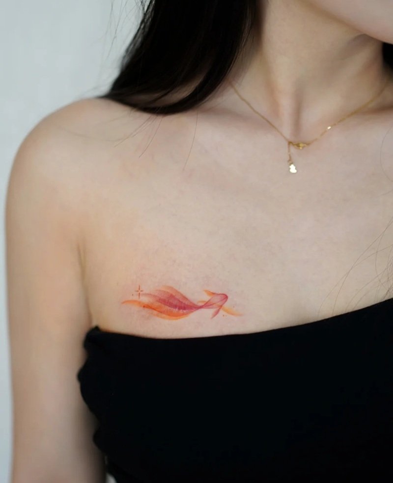 hình xăm ngực nữ 18