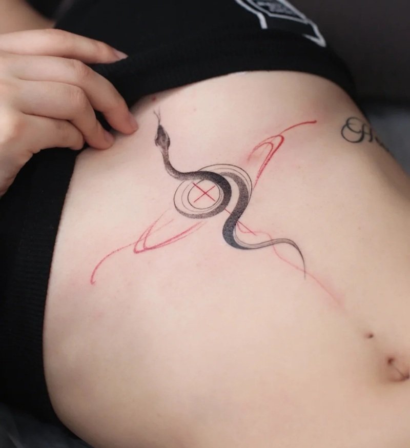 hình xăm ngực nữ 38