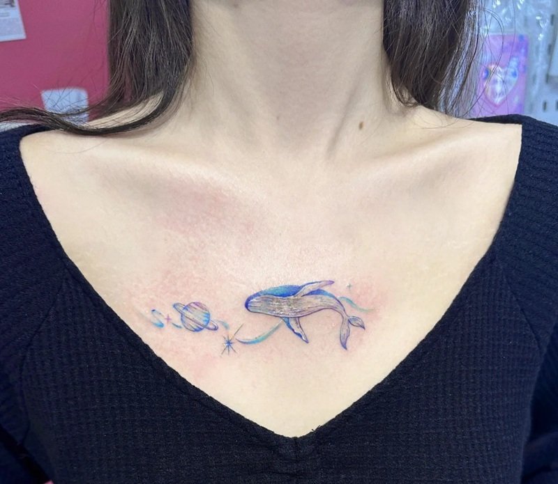 hình xăm ngực nữ 40