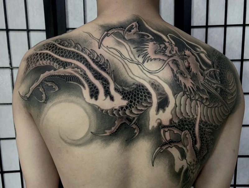 hình xăm nửa lưng 21