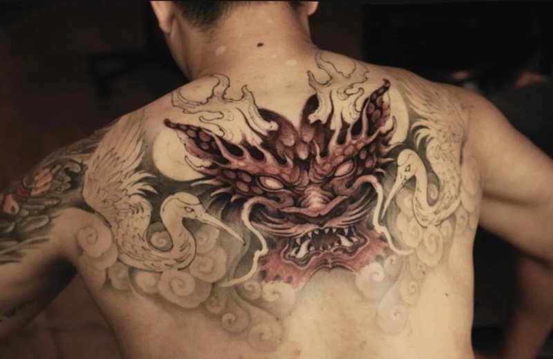 hình xăm nửa lưng 36