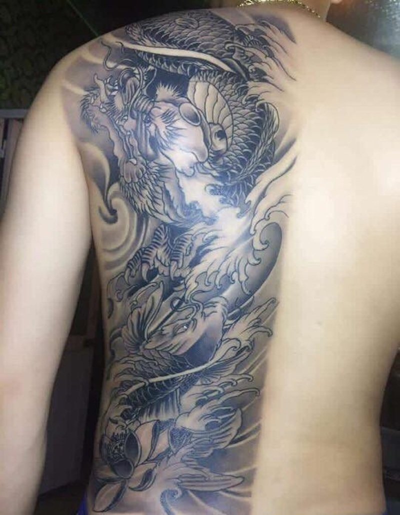 hình xăm nửa lưng 4