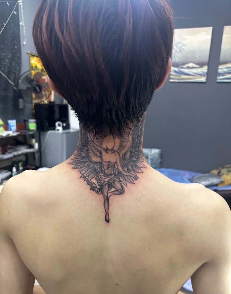 hình xăm ở cổ nam chất 11