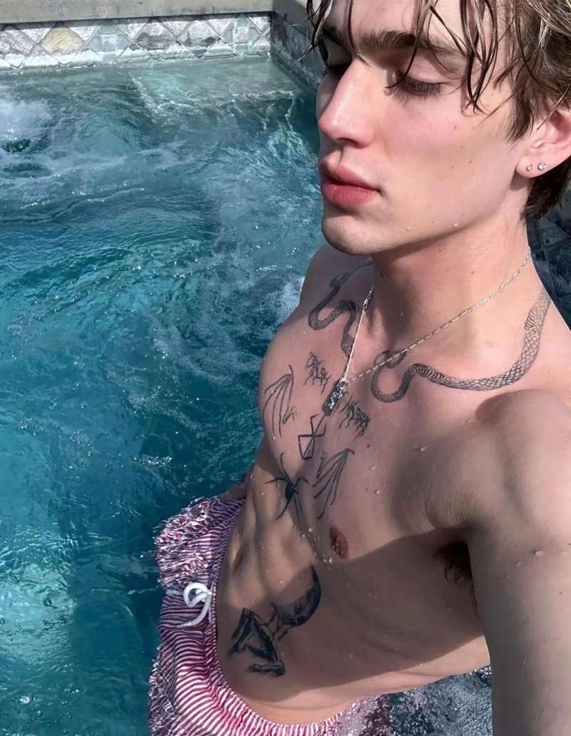 hình xăm ở cổ nam chất 17