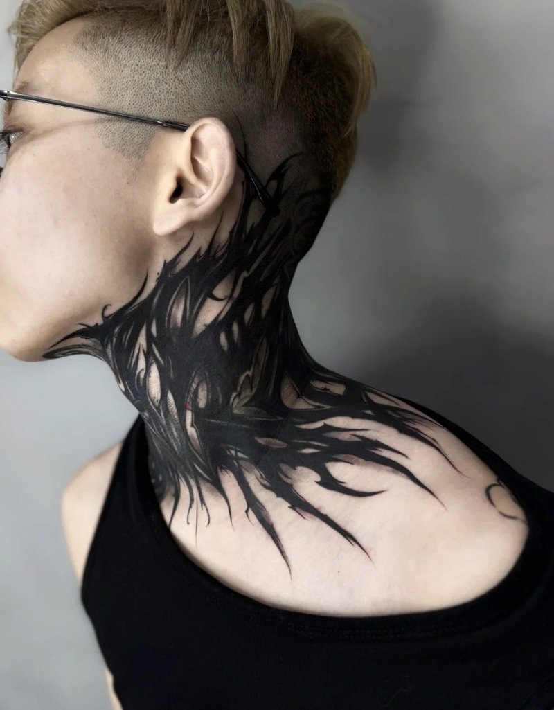 hình xăm ở cổ nam chất 18