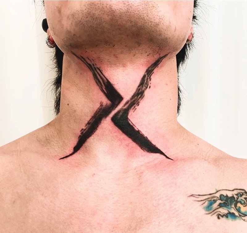 hình xăm ở cổ nam chất 7