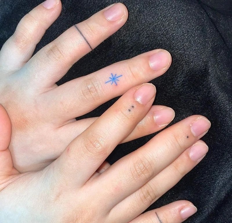 hình xăm ở ngón tay cho nữ 12