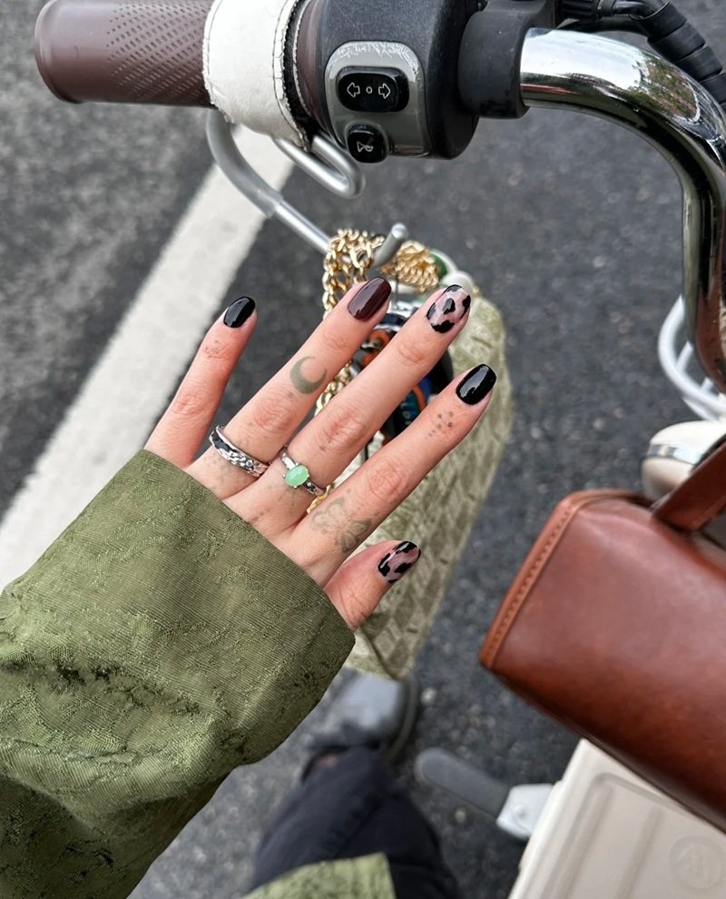 hình xăm ở ngón tay cho nữ 2