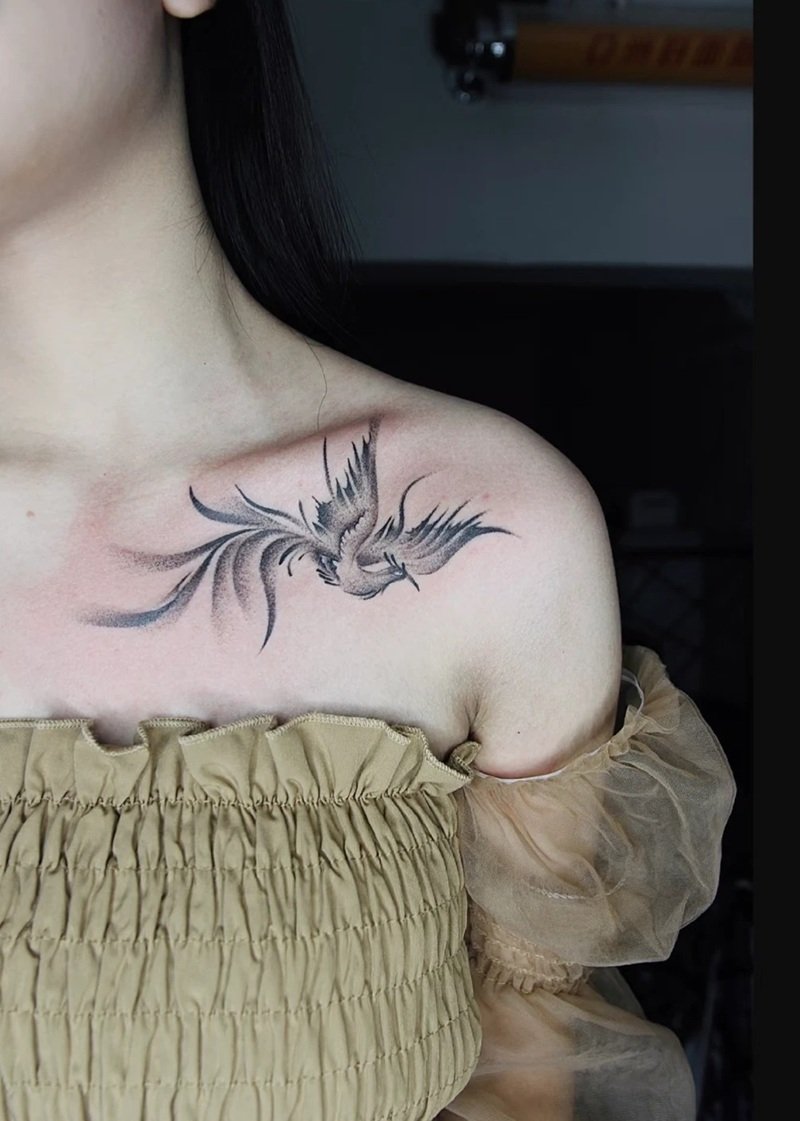 hình xăm phượng hoàng đen trắng 1