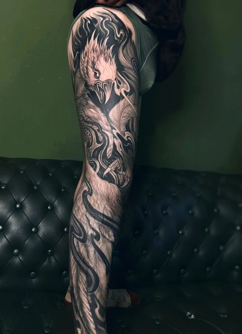 hình xăm phượng hoàng đen trắng 20