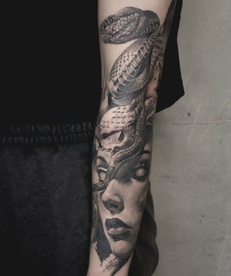 hình xăm rắn quấn tay 12