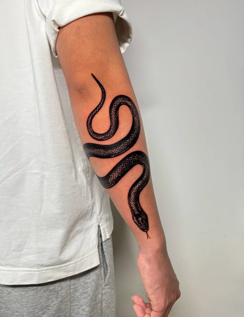 hình xăm rắn quấn tay 39