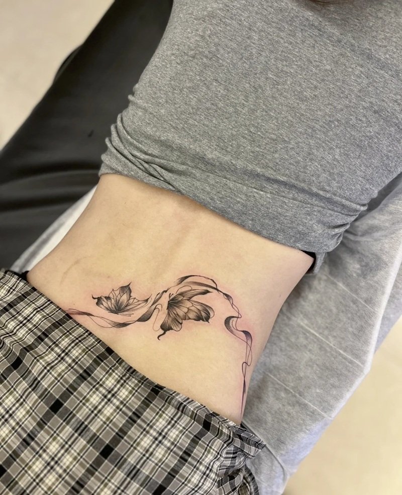 hình xăm thắt lưng nữ 2