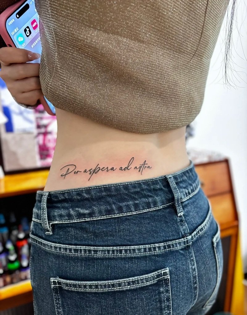 hình xăm thắt lưng nữ 21