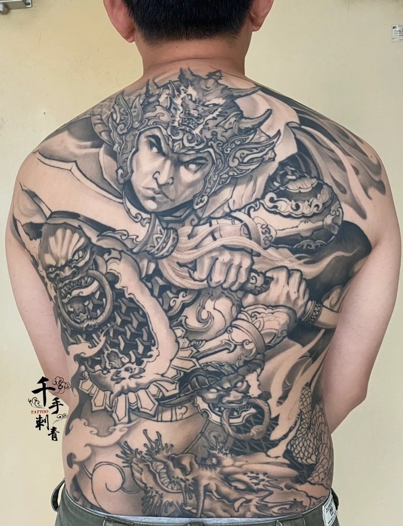 hình xăm triệu vân