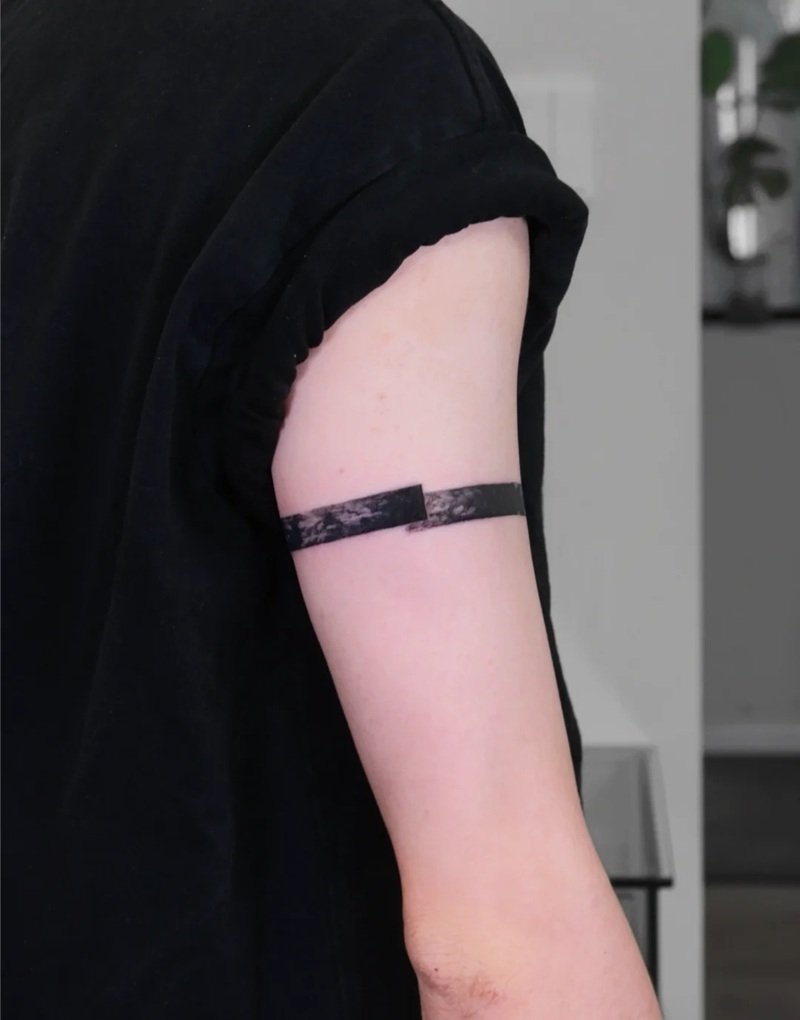 hình xăm vòng tay đen