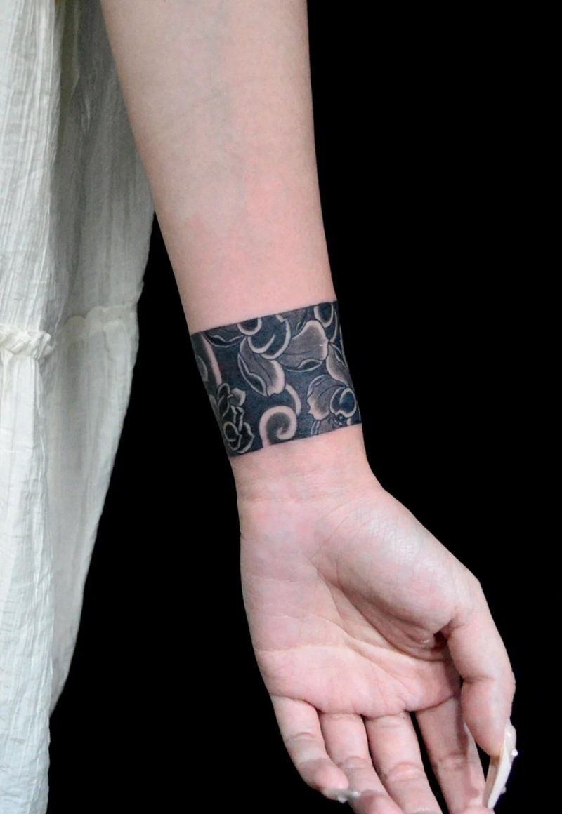 hình xăm vòng tay đơn giản 10