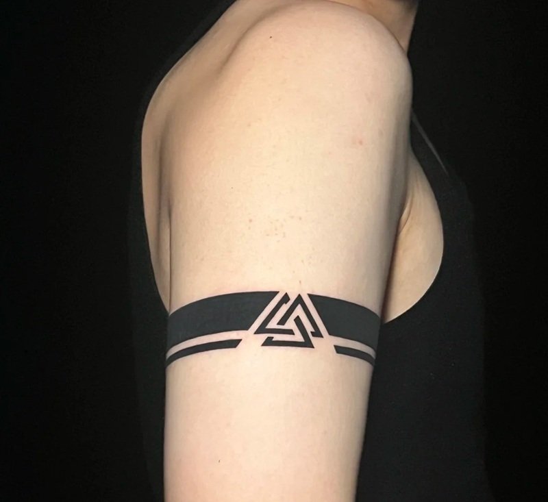 hình xăm vòng tay đơn giản 22