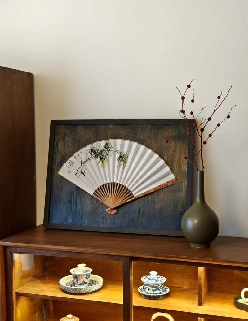 quạt giấy trang trí phòng khách