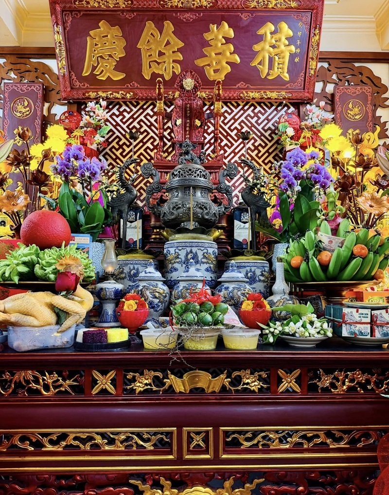 trang trí bàn thờ gia tiên 18