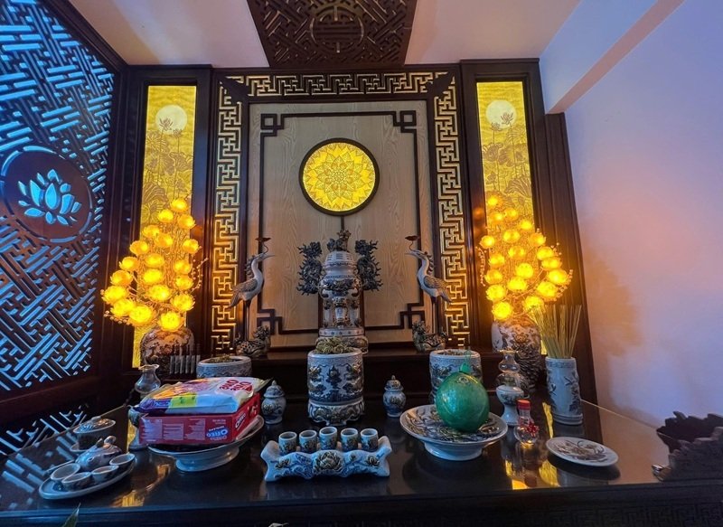 trang trí bàn thờ gia tiên 32