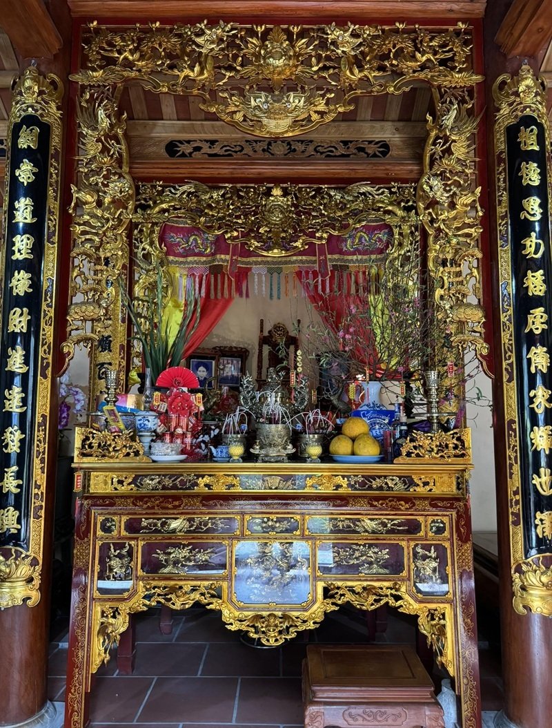 trang trí bàn thờ gia tiên 33