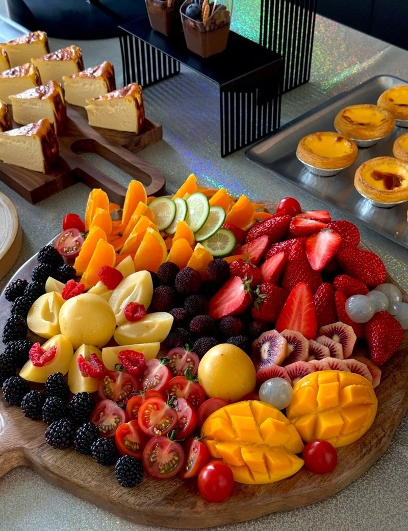 trang trí dĩa trái cây bàn tiệc 1