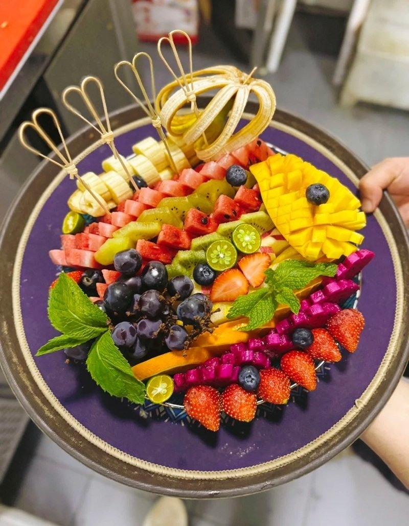 trang trí dĩa trái cây bàn tiệc 12