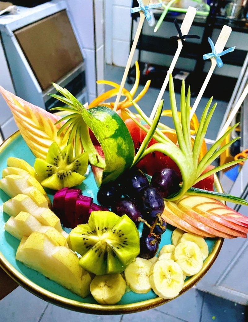 trang trí dĩa trái cây bàn tiệc 13