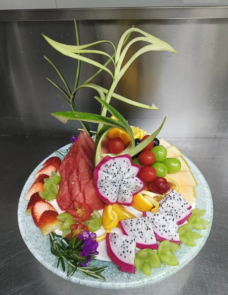 trang trí dĩa trái cây bàn tiệc 2