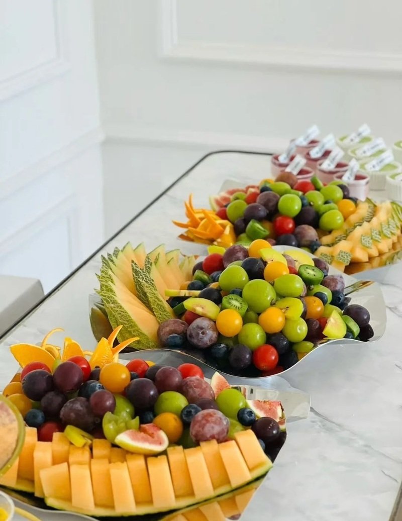 trang trí dĩa trái cây bàn tiệc 27