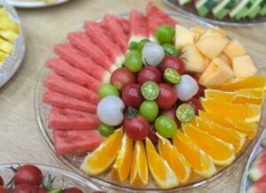 trang trí dĩa trái cây bàn tiệc 28