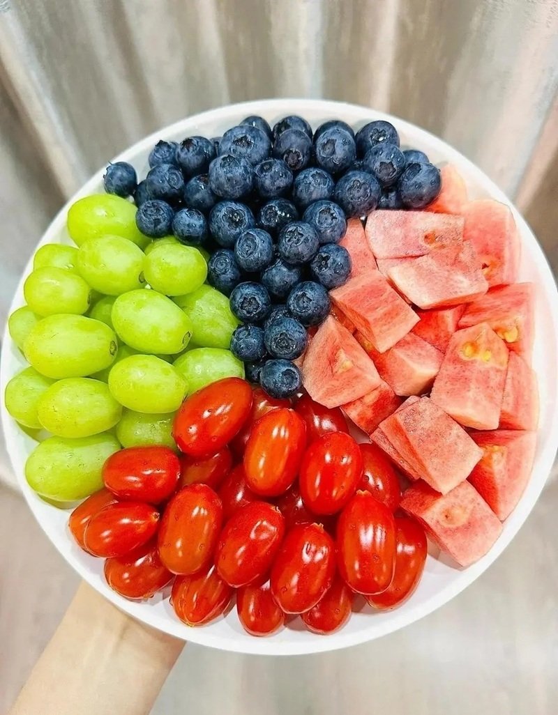 trang trí dĩa trái cây bàn tiệc 30